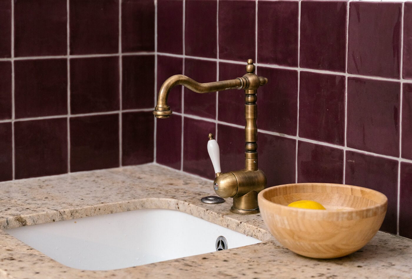 Explore design trends featuring Traditional Kitchen Sink Taps, from brass finishes to farmhouse styles that elevate any kitchen space.